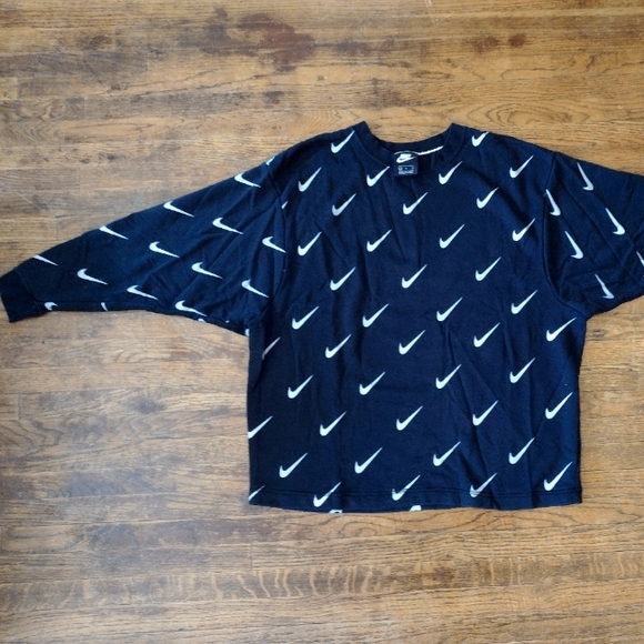 Nike sweatshirt in Black and Silver - Picture 2 of 6